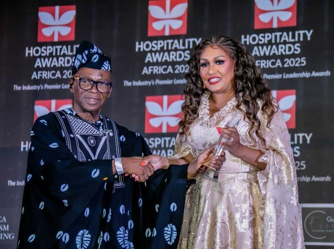 Captain George Nfodjoh (Rtd) handing the award plaque to Mrs. Ghartey-Tsagli Captain George Nfodjoh (Rtd) handing the award plaque to Mrs. Ghartey-Tsagli