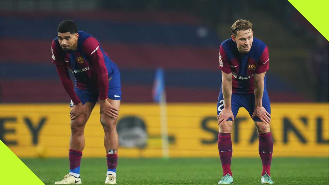 Ronald Araujo and Frenkie de Jong looks dejected