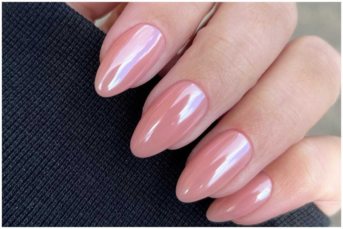 Peach-glazed doughnut nails