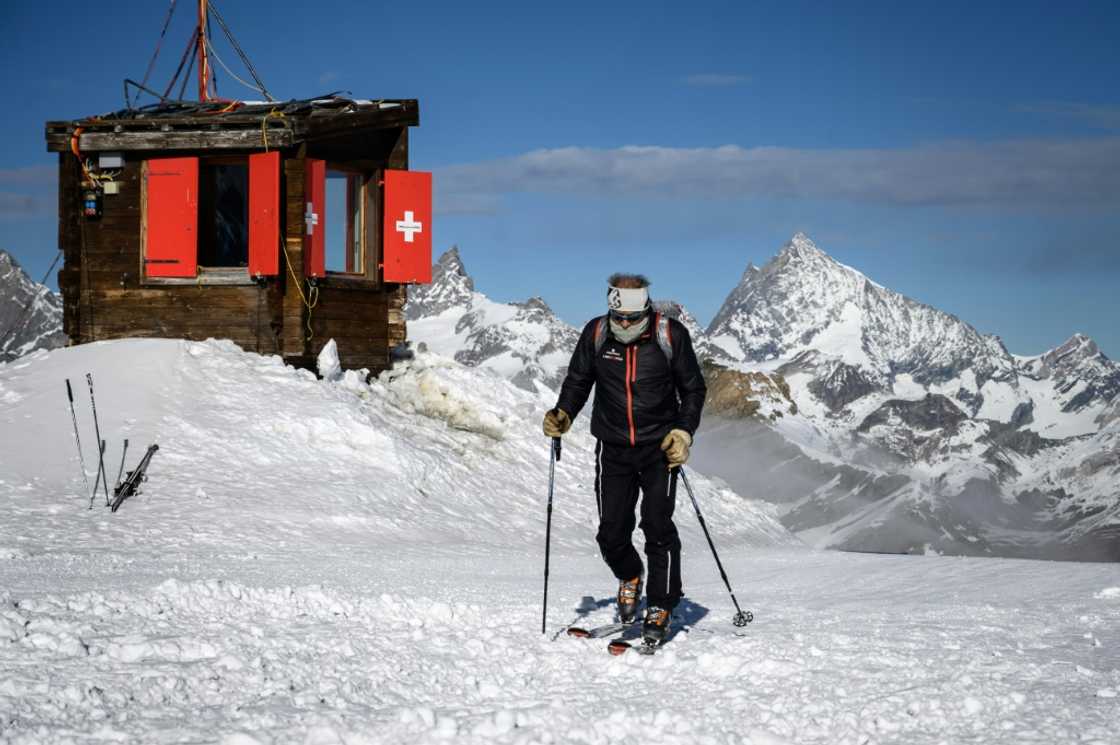 The Theodul Glacier lost almost a quarter of its mass between 1973 and 2010