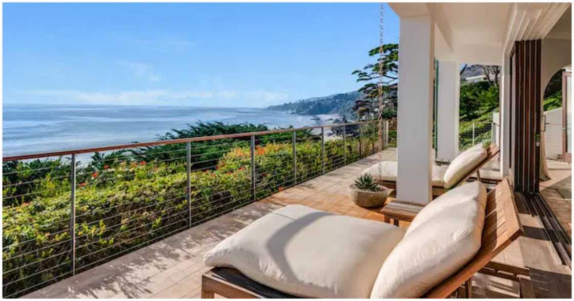 The property overlooks the Pacific Ocean