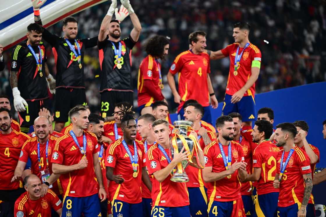 Spain players celebrate after beating England to win Euro 2024