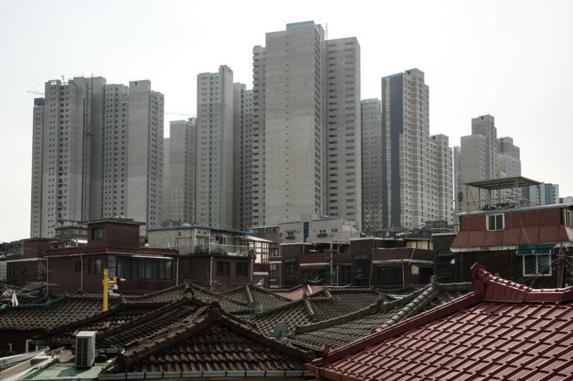 The buildings sector consumes 32% of the world's energy and contributes 34% of CO2 emissions The buildings sector consumes 32% of the world's energy and contributes 34% of CO2 emissions