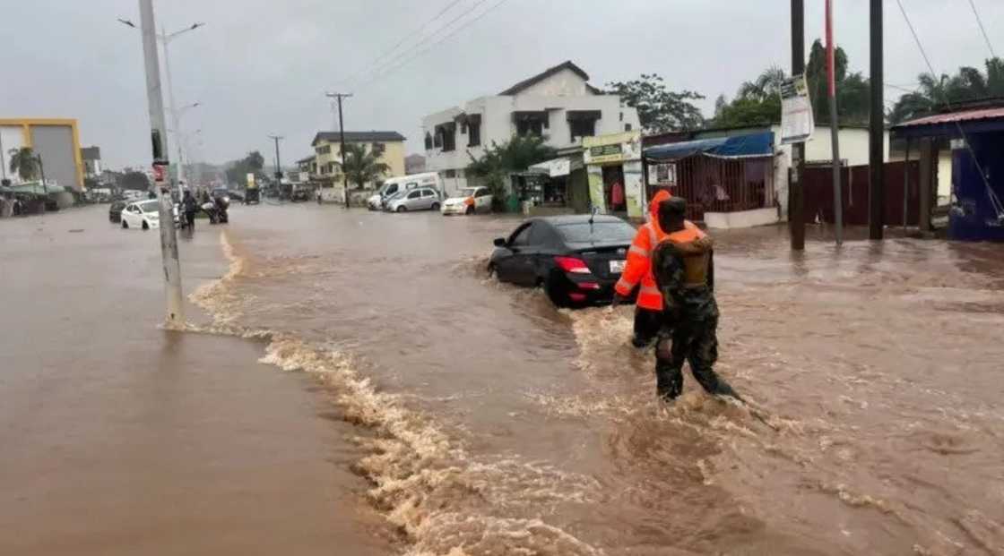 Ghanaian soldiers rescue lives after Accra rains on Wednesday. Ghanaian soldiers rescue lives after Accra rains on Wednesday.