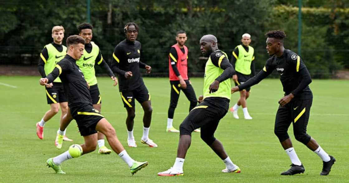 Ethan Ampadu, Romelu Lukaku and Callum Hudson-Odoi of Chelsea during a training session at Chelsea Training Ground on August 20, 2021 in Cobham, England. (Photo by Darren Walsh/Chelsea FC via Getty Images) Ethan Ampadu, Romelu Lukaku and Callum Hudson-Odoi of Chelsea during a training session at Chelsea Training Ground on August 20, 2021 in Cobham, England. (Photo by Darren Walsh/Chelsea FC via Getty Images)