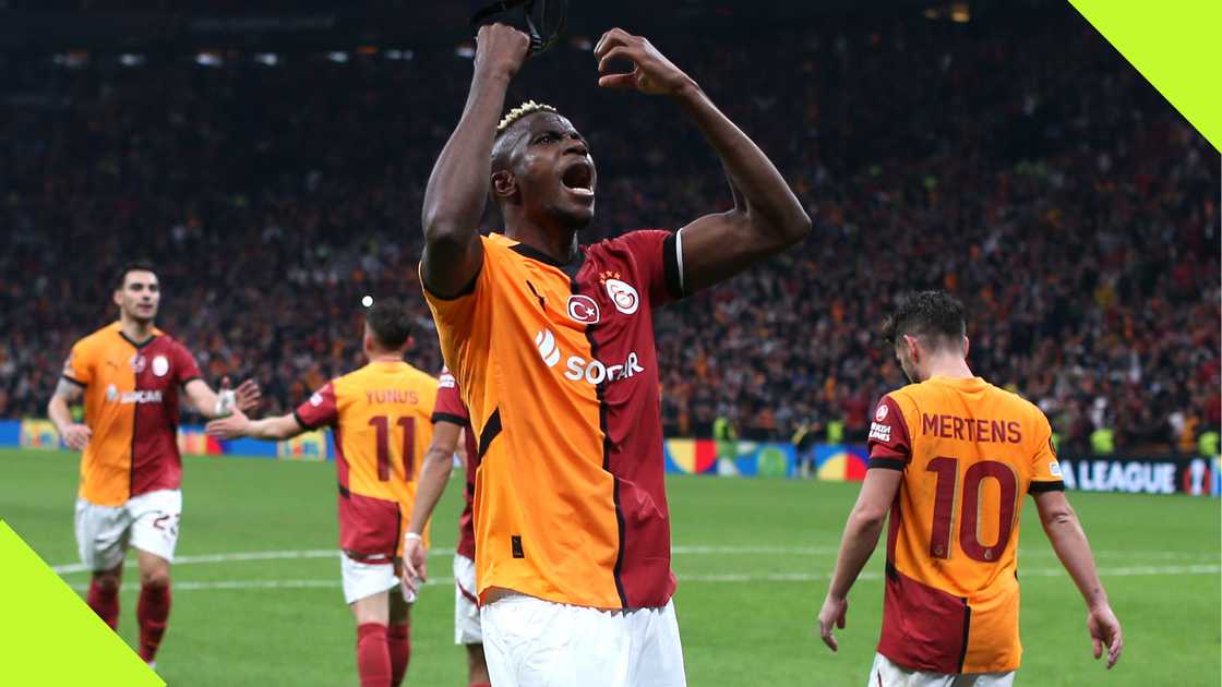 Yunus Akgun, Victor Osimhen, Dries Mertens, Galatasaray, Tottenham Hotspur, Ali Sami Yen Spor Kompleski, Istanbul, Turkiye, UEFA Europa League. Yunus Akgun, Victor Osimhen, Dries Mertens, Galatasaray, Tottenham Hotspur, Ali Sami Yen Spor Kompleski, Istanbul, Turkiye, UEFA Europa League.