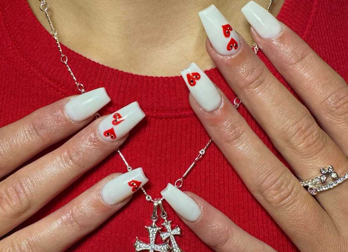 Milky nails with red heart-shaped faces Milky nails with red heart-shaped faces