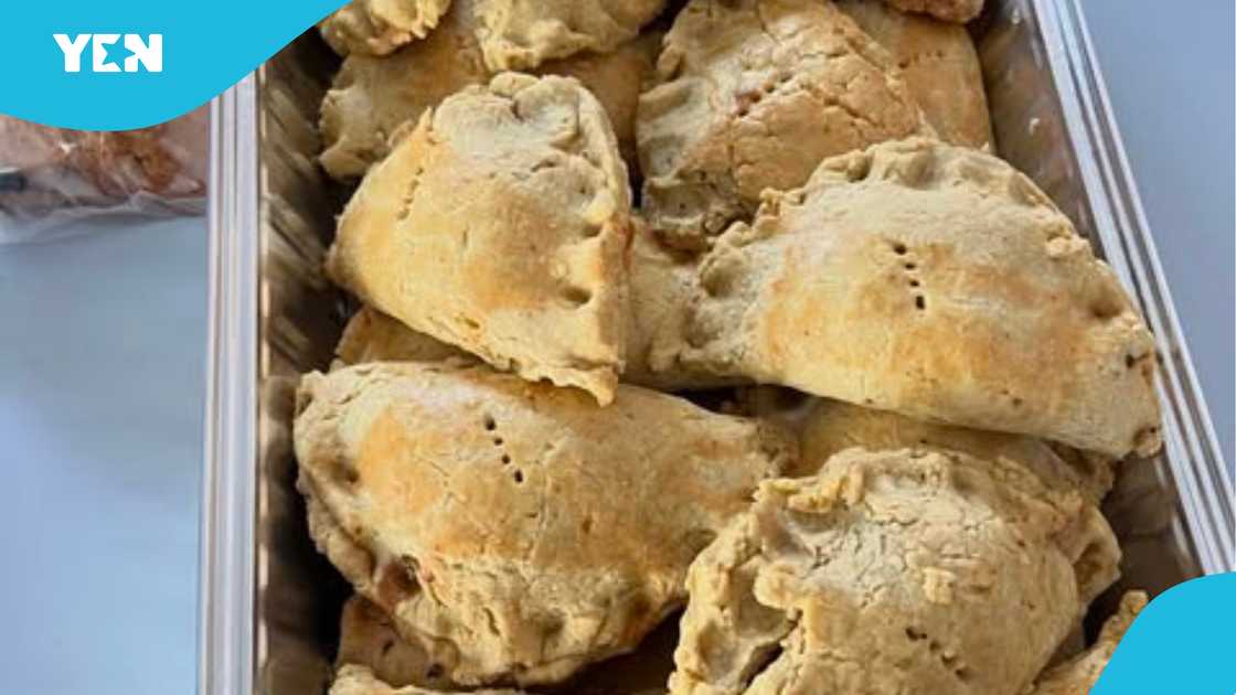 Ghana food, Ghana pie, Meat pie, Pie without filling, Pie with small filling, Air Pie, Pie seller, Food business. Ghana food, Ghana pie, Meat pie, Pie without filling, Pie with small filling, Air Pie, Pie seller, Food business.