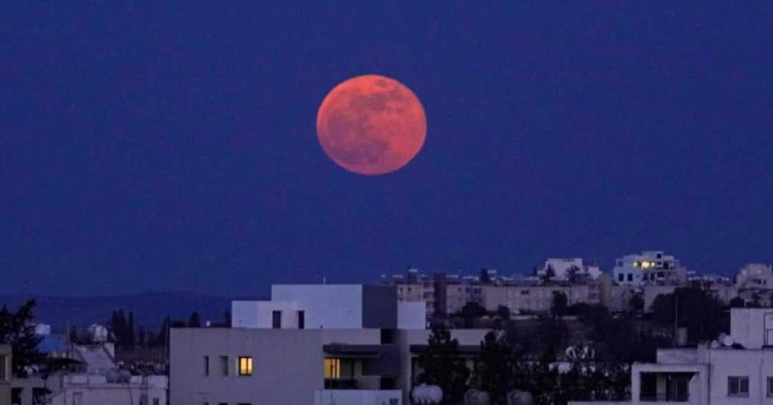 ‘Super Blood Moon’: Dramatic Photos From Around the World of Annual Lunar Eclipse