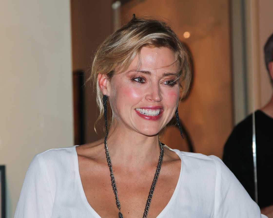 Estella Warren attends the KM Fine Arts presentation of "Tete A Tete" Estella Warren attends the KM Fine Arts presentation of "Tete A Tete"