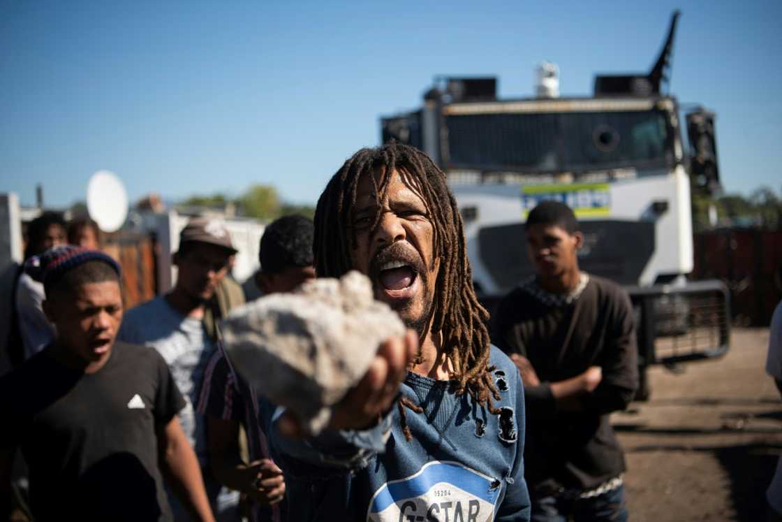Tempers frayed during the police operation to remove illegal electricity cables Tempers frayed during the police operation to remove illegal electricity cables