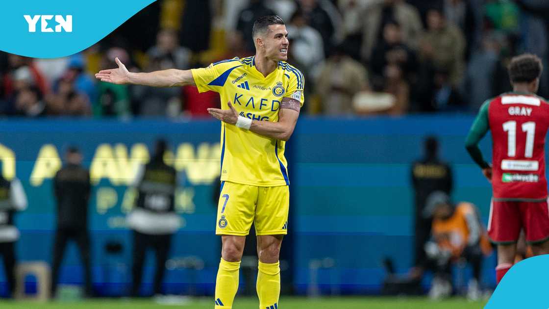 Cristiano Ronaldo was unhappy with a decision to send off Jhon Duran in Al-Nassr's narrow defeat. Cristiano Ronaldo was unhappy with a decision to send off Jhon Duran in Al-Nassr's narrow defeat.