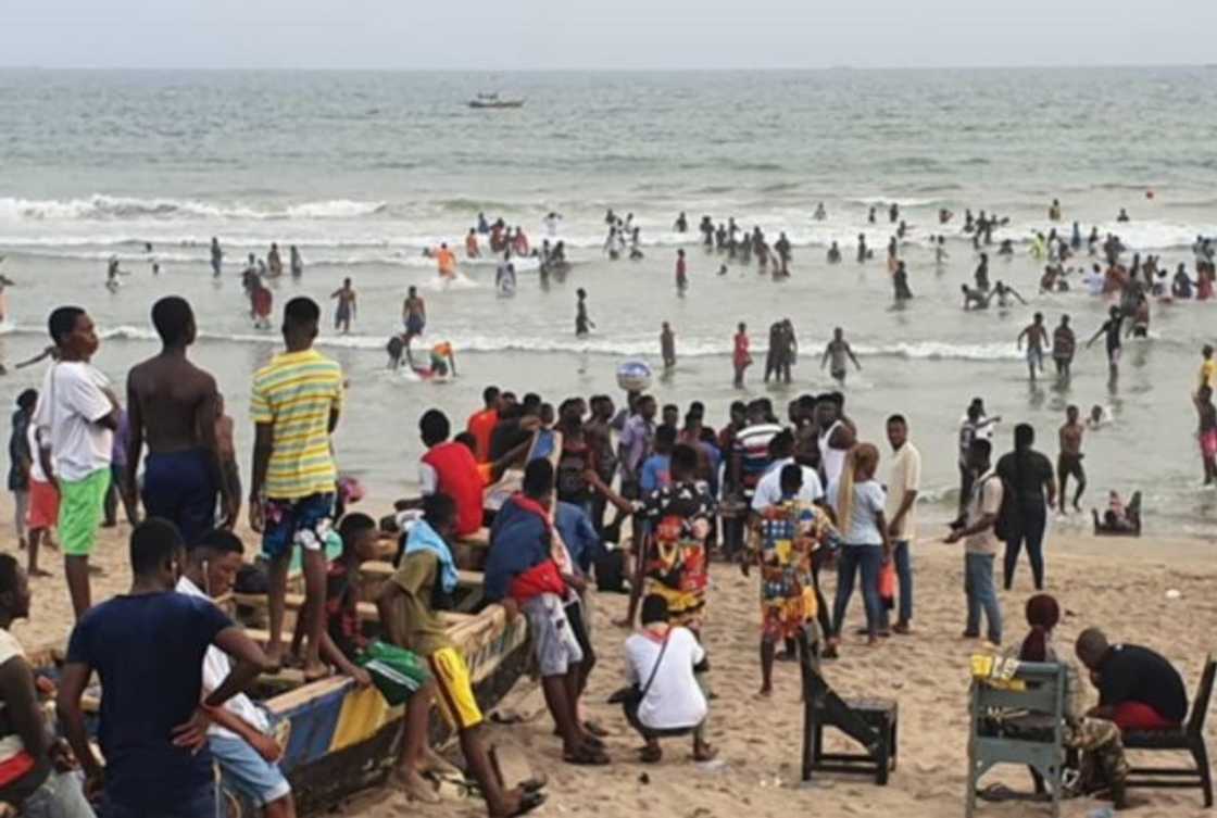 Police shut down Sakumono beach, chase out holiday revelers from the sea