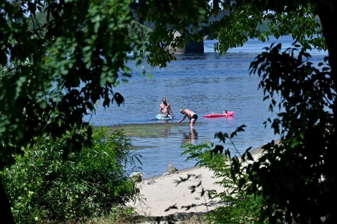 On the first weekend of July temperatures neared 30 degrees Celsius (86 degrees Fahrenheit) On the first weekend of July temperatures neared 30 degrees Celsius (86 degrees Fahrenheit)