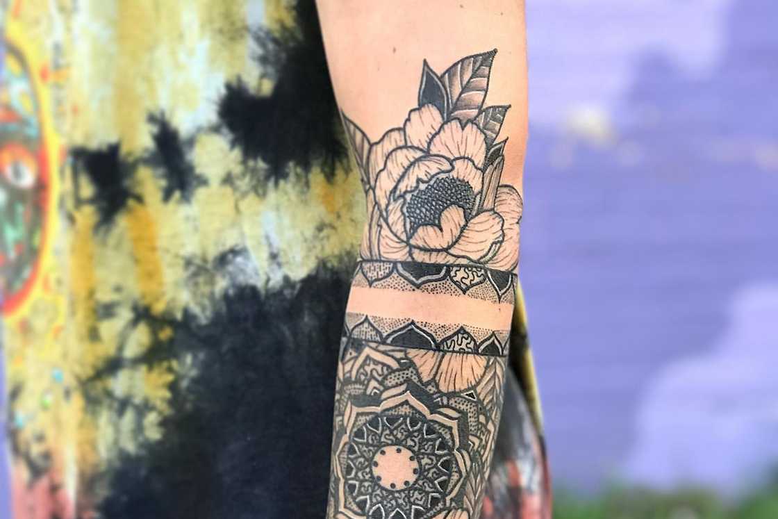 Half-sleeved Half-sleeved