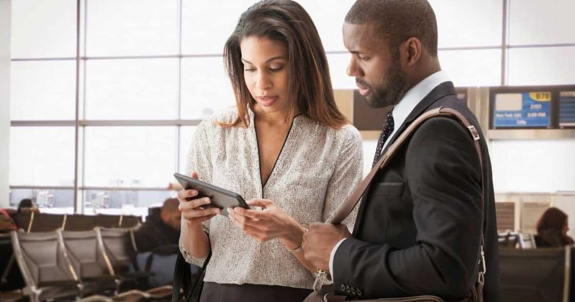 Woman, overhears airport convo, bae cheating on his wife