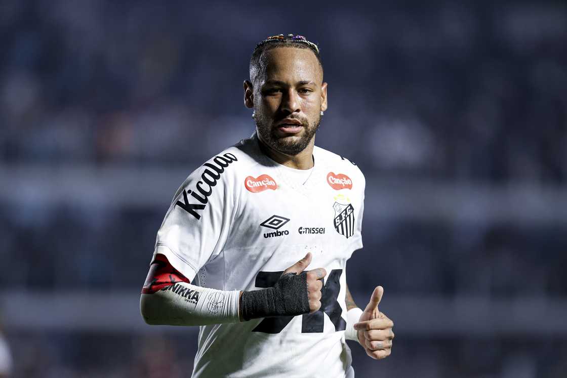 Neymar of Santos, Neymar clash with fan, Brasileirao, Flamengo, Urbano Caldeira Stadium Neymar of Santos, Neymar clash with fan, Brasileirao, Flamengo, Urbano Caldeira Stadium