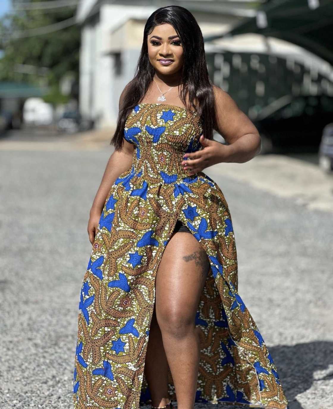 Ruth, PM Extra, Ghana, Date Rush, Giovanni, Ruth falls on stage Ruth, PM Extra, Ghana, Date Rush, Giovanni, Ruth falls on stage