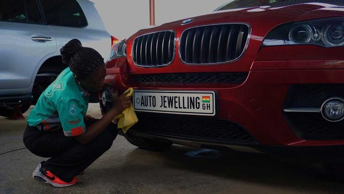 Photo of Shecanic. Photo of Shecanic.