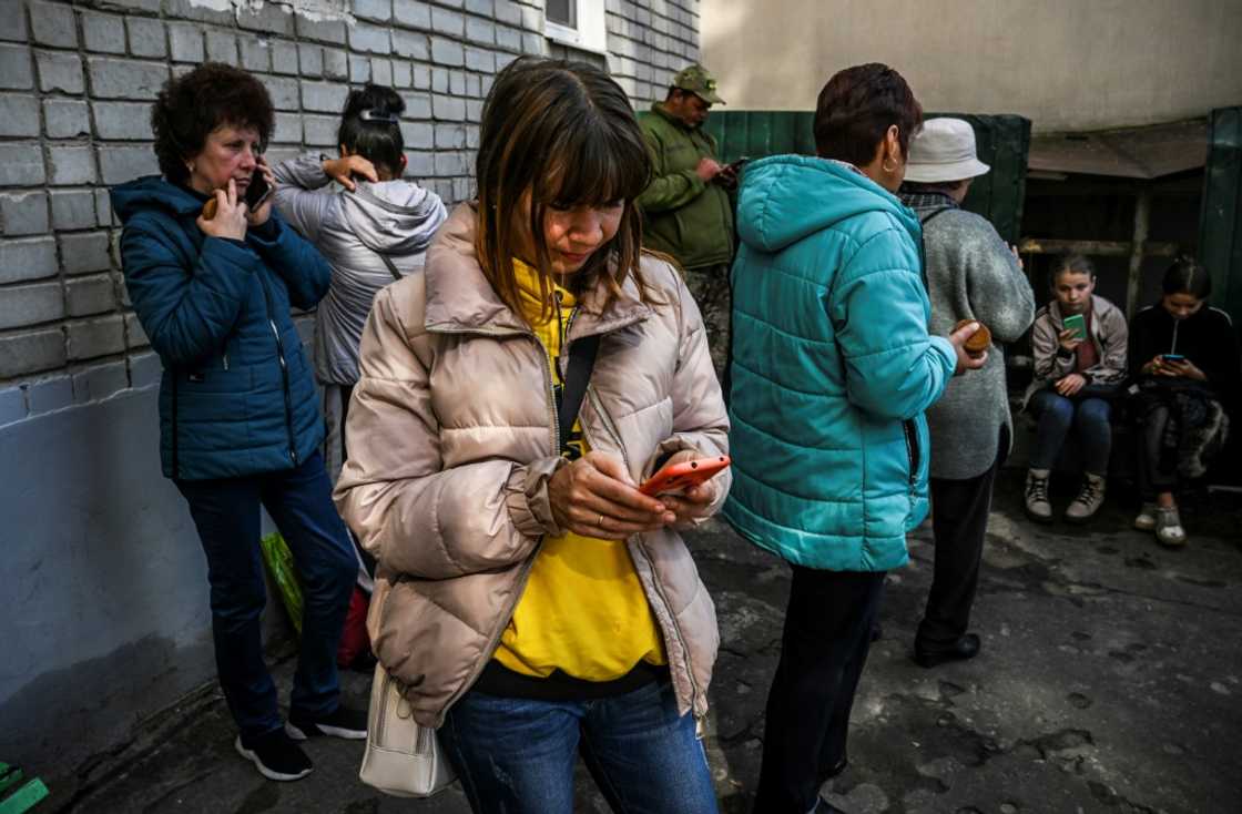 Thanks to a power generator provided by the army residents can now reconnect to the internet for 15 minutes Thanks to a power generator provided by the army residents can now reconnect to the internet for 15 minutes