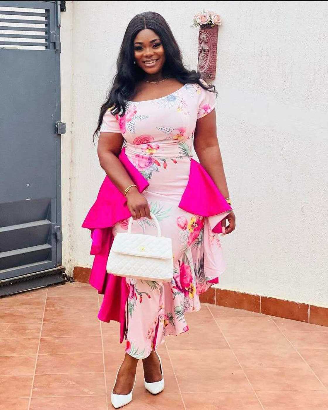 Akua Amoakowaa Mensah: Asantigoddess Flaunt In Stylish Clothes