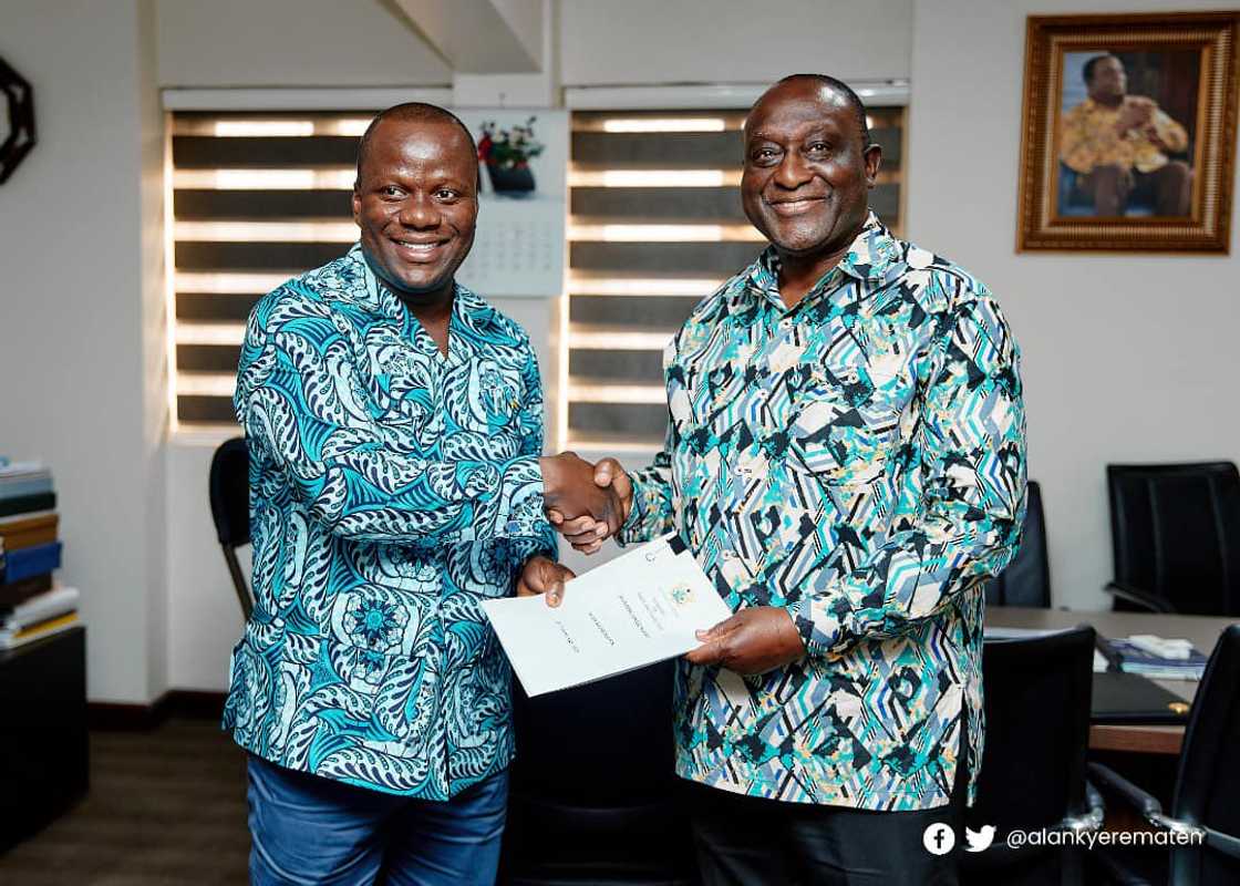 Alan Kyerematen has officially handed over to caretaker Trade Minister Samuel Abu Jinapor to enable him to pursue his presidential ambition