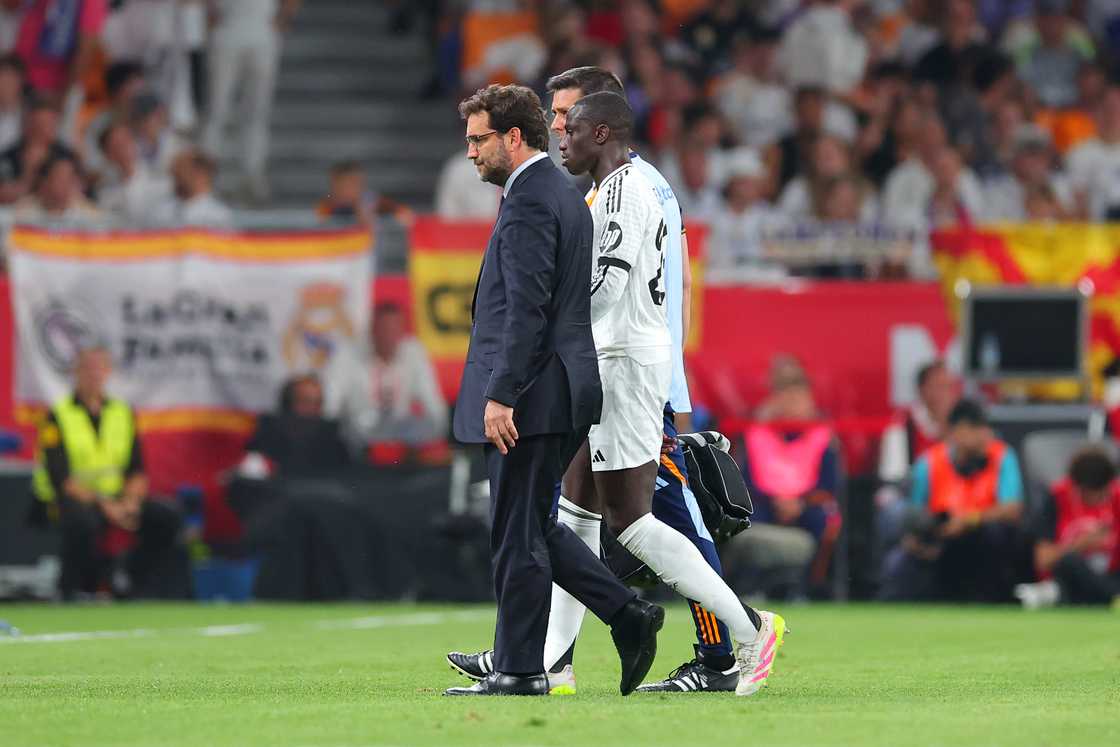 Ferland Mendy of Real Madrid leaves the pitch after picking up an injury during the Copa del Rey Final match between FC Barcelona and Real Madrid at Estadio de La Cartuja on April 26, 2025 in Seville, Spain Ferland Mendy of Real Madrid leaves the pitch after picking up an injury during the Copa del Rey Final match between FC Barcelona and Real Madrid at Estadio de La Cartuja on April 26, 2025 in Seville, Spain