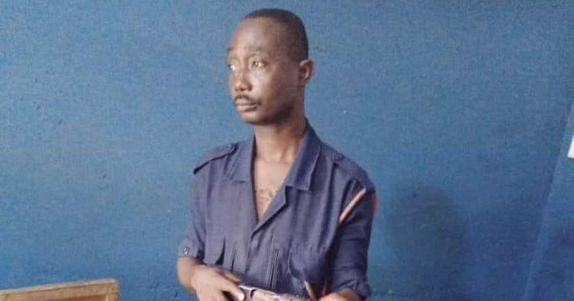 Civilian caught for parading himself as a policeman; pump-action gun found on him Civilian caught for parading himself as a policeman; pump-action gun found on him