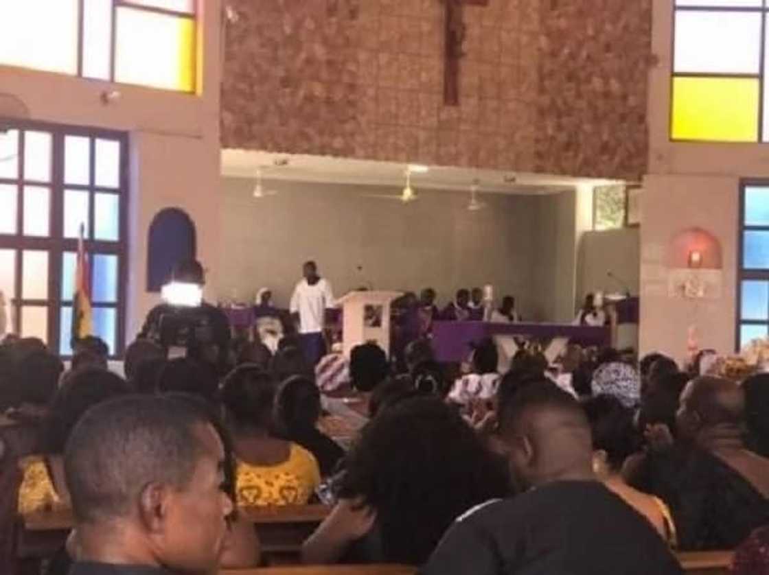 11 sad photos from Franky Kuri's burial that will break your heart today 11 sad photos from Franky Kuri's burial that will break your heart today