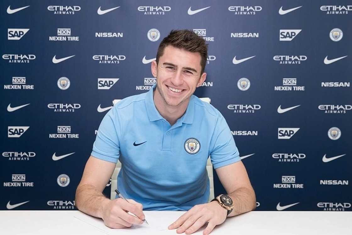 manchester united transfer news manchester united transfer news