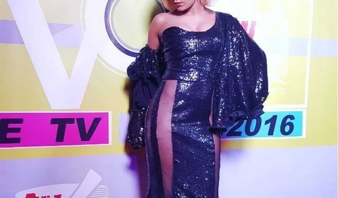 4syte TV presenter attends award show without wearing any panties? 4syte TV presenter attends award show without wearing any panties?