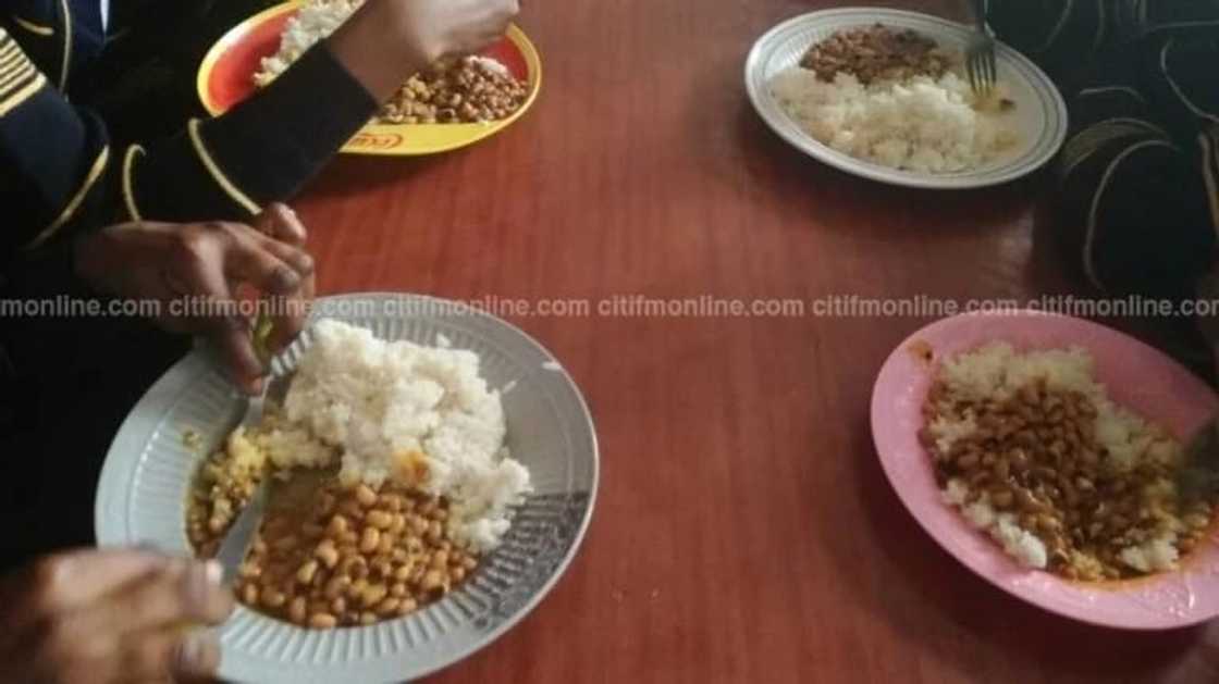 Free SHS students of Mamfi Girls SHS complain over "small food" served in dining hall Free SHS students of Mamfi Girls SHS complain over "small food" served in dining hall
