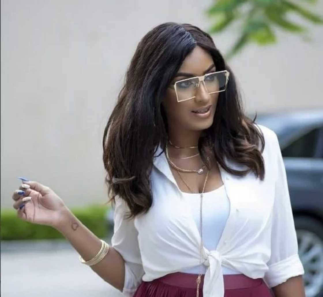Juliet Ibrahim wearing a sunglasses and a white top Juliet Ibrahim wearing a sunglasses and a white top