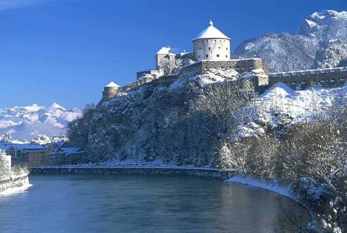 List of cities in Austria
States in Austria
List of popular cities in Austria
List of names of cities in Austria
States in Austria