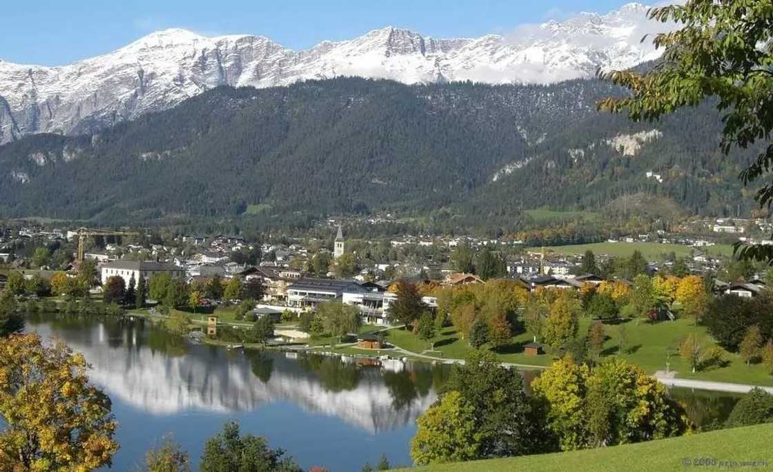 List of popular cities in Austria
List of names of cities in Austria
States in Austria