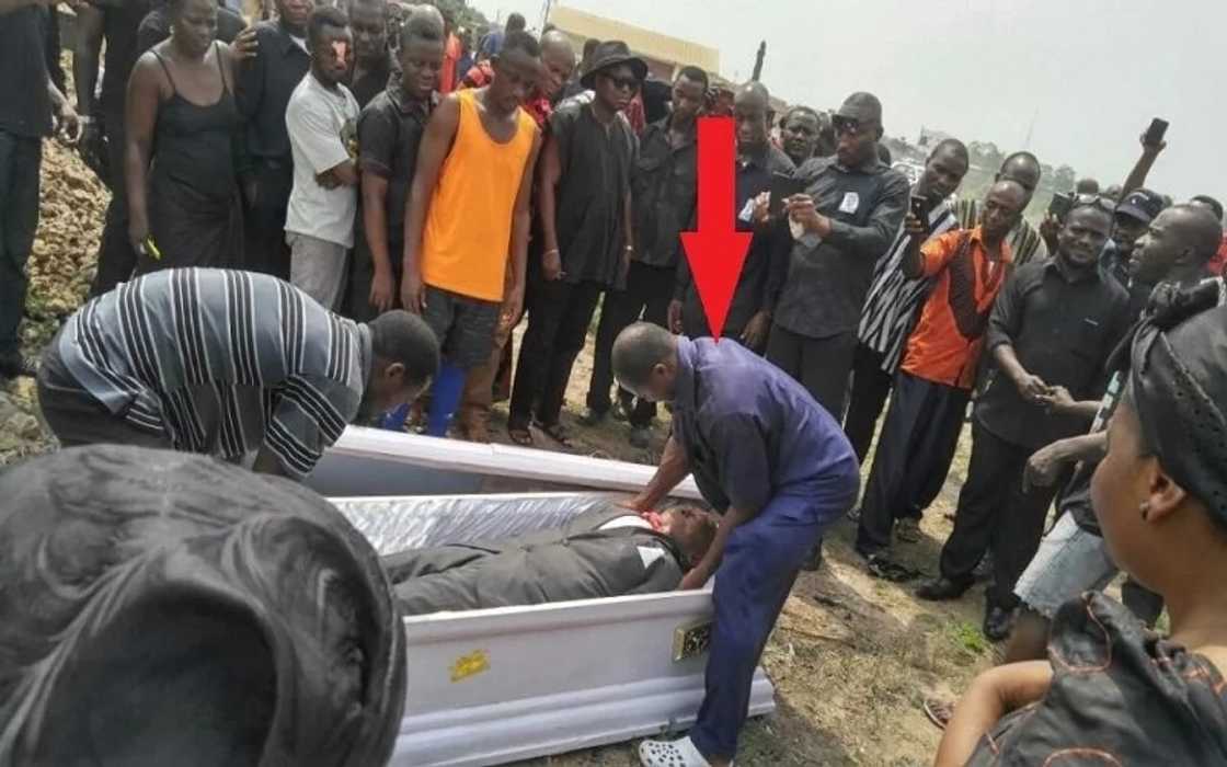 According to reports, the family later sneaked in and took the body on the blind side of the mortuary men. According to reports, the family later sneaked in and took the body on the blind side of the mortuary men.