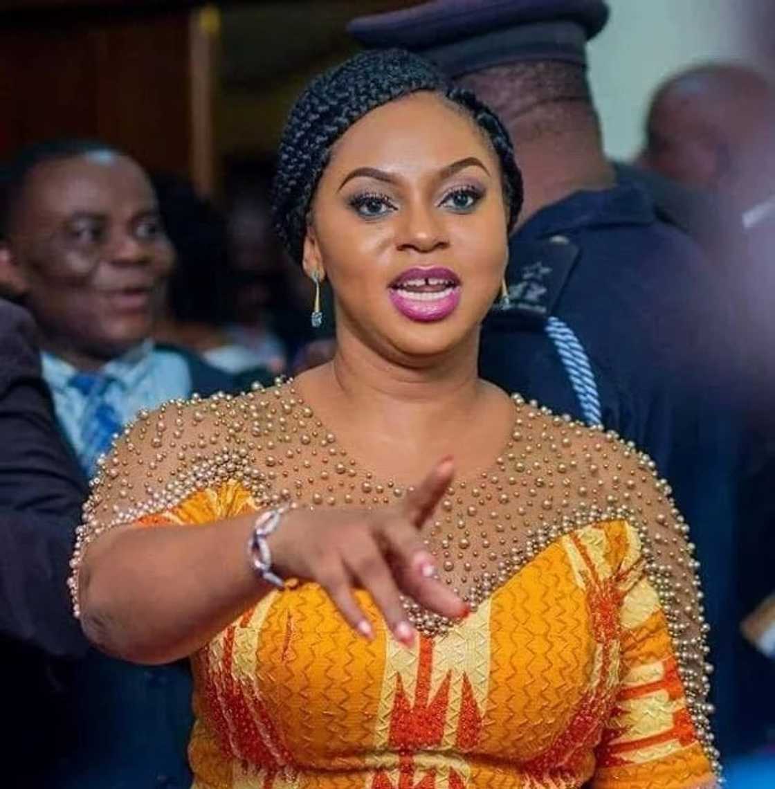Adwoa Sarfo goes after irresponsible fathers in candid Father's Day message Adwoa Sarfo goes after irresponsible fathers in candid Father's Day message