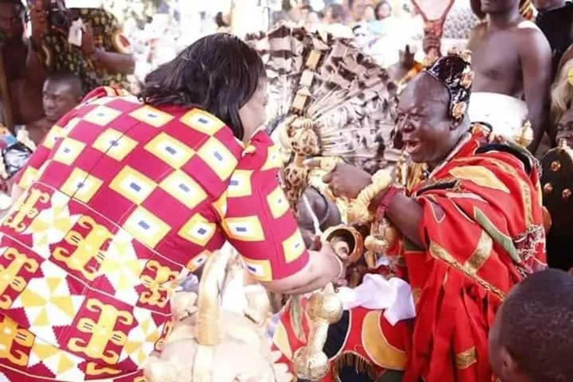 Here are photos of Otumfuo Osei Tutu II's rarely seen dress he wore to see Okyenhene