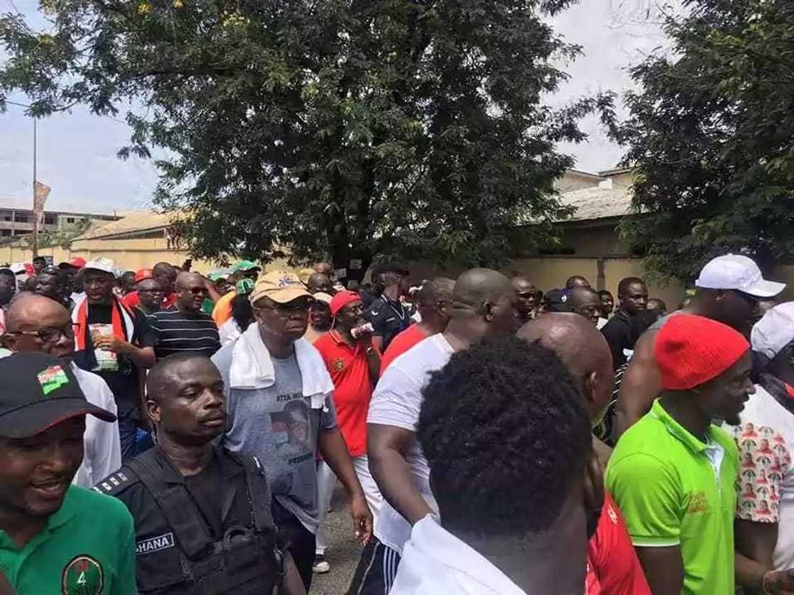 Massive crowd greets Mahama's Unity Walk in Kumasi Massive crowd greets Mahama's Unity Walk in Kumasi