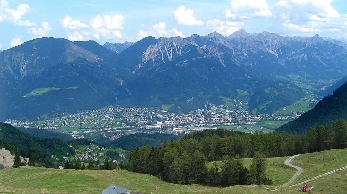 List of cities in Austria
List of biggest cities in Austria
States in Austria