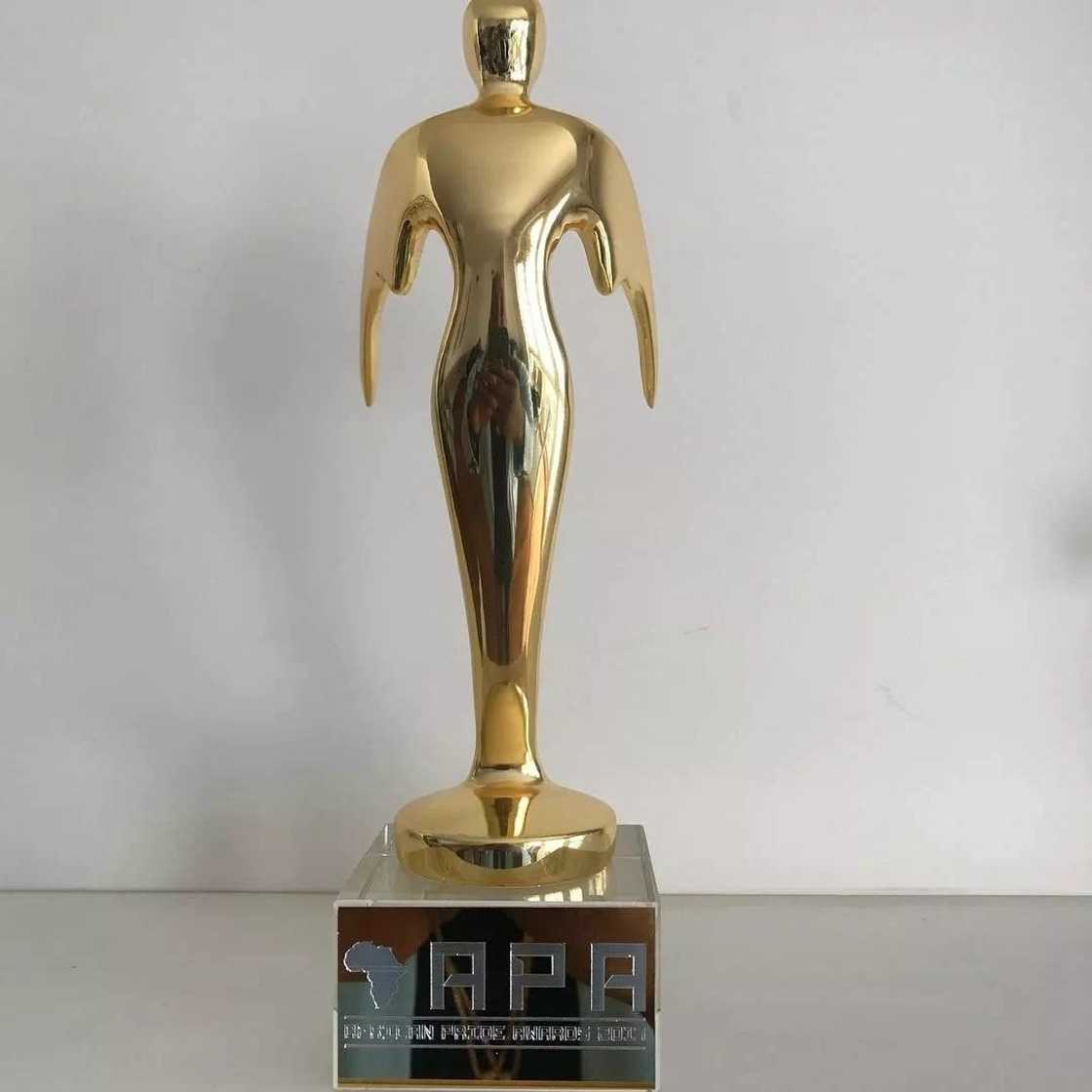 Shatta Wale crowned "African Artist of the Year" at awards ceremony in UK Shatta Wale crowned "African Artist of the Year" at awards ceremony in UK