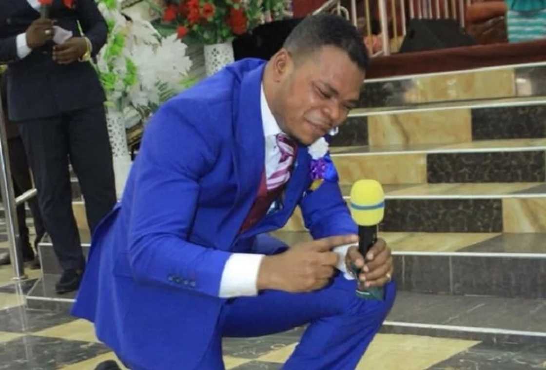Video of Bishop Daniel Obinim trying to fly like a bird into heaven causes stir on social media Video of Bishop Daniel Obinim trying to fly like a bird into heaven causes stir on social media