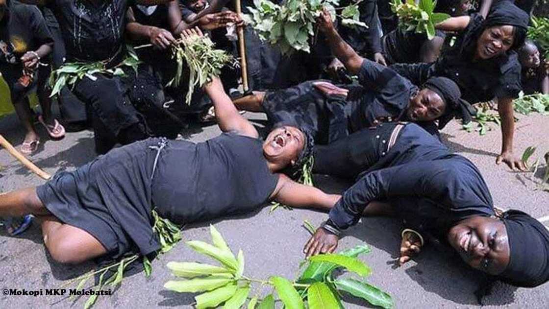 Professional mourners in Ghana