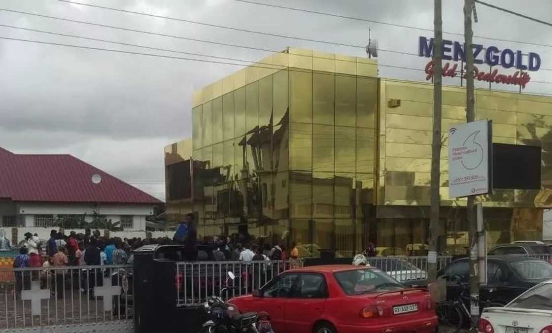 Hot Video: NAM1's mother and sister arrest loyal customer of Menzgold Hot Video: NAM1's mother and sister arrest loyal customer of Menzgold