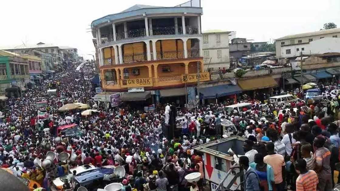 Massive crowd greets Mahama's Unity Walk in Kumasi Massive crowd greets Mahama's Unity Walk in Kumasi