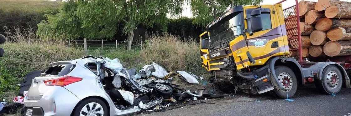 Overtaking: One dead as saloon car collides head on with articulated truck