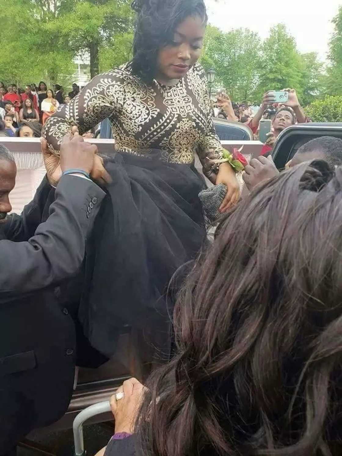 Young lady goes viral on social media with her pre-burial photos Young lady goes viral on social media with her pre-burial photos