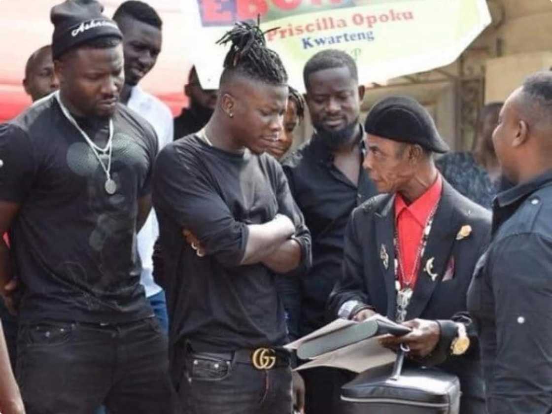 Stonebwoy, Ajos visit family of late Ebony Reigns Stonebwoy, Ajos visit family of late Ebony Reigns