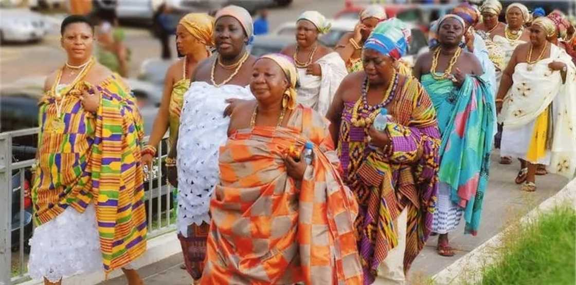 The Story Behind Ghana's "Kente" Cloth The Story Behind Ghana's "Kente" Cloth