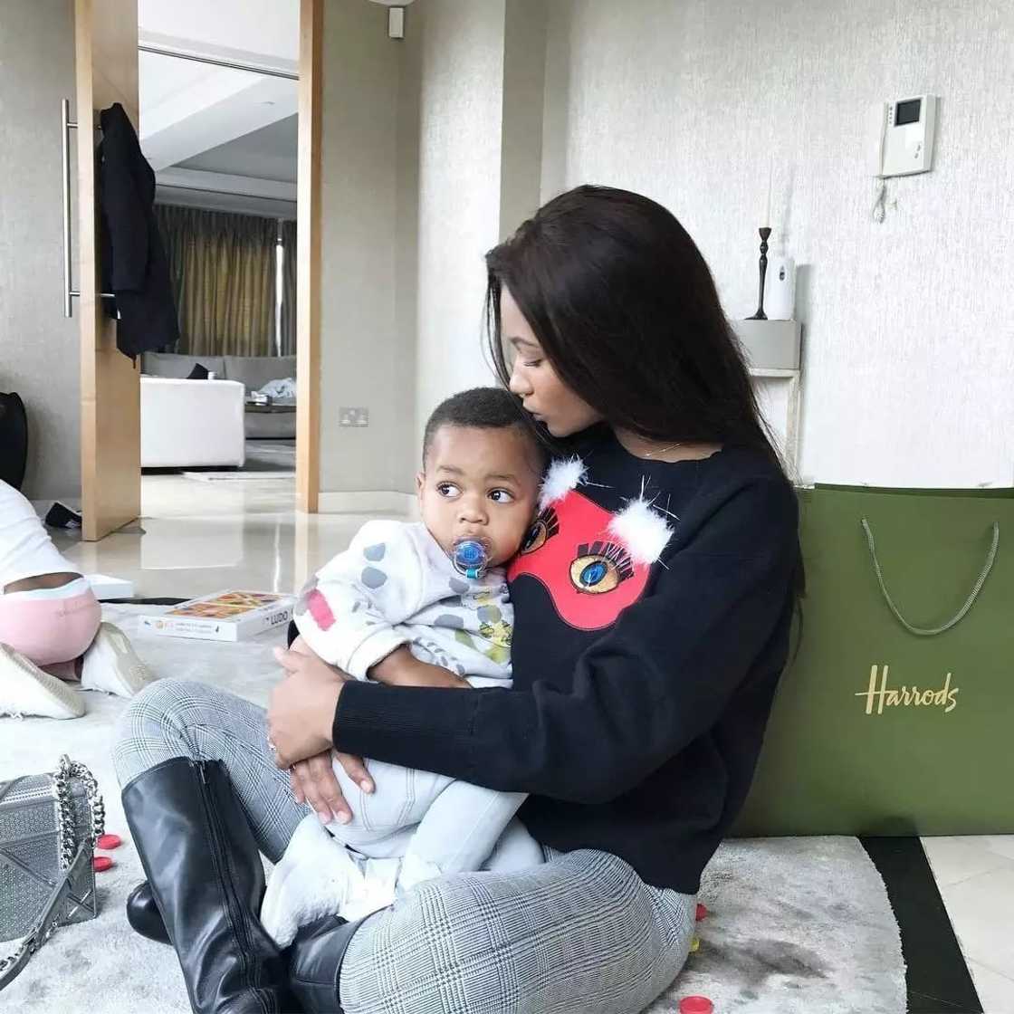 IMani Ayew spends time with Andre Ayews son IMani Ayew spends time with Andre Ayews son
